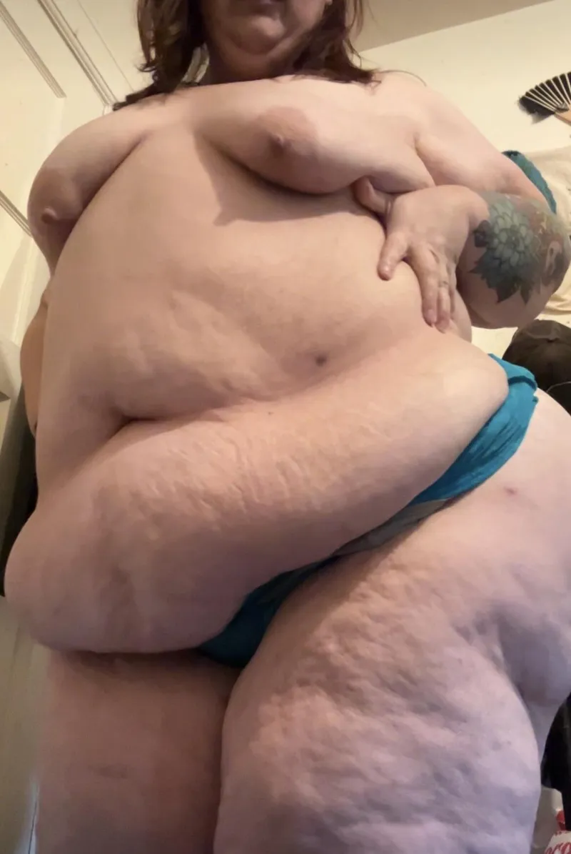 Thumbnail pearykewt's Soft Charm: A Peek into SSBBW Sensuality