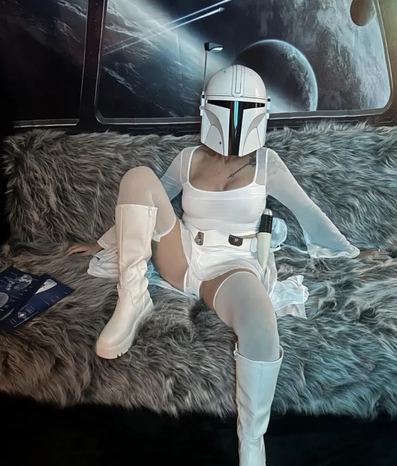 Thumbnail AliraRook Embodies Mando Princess in starwarsnsfw Exploration