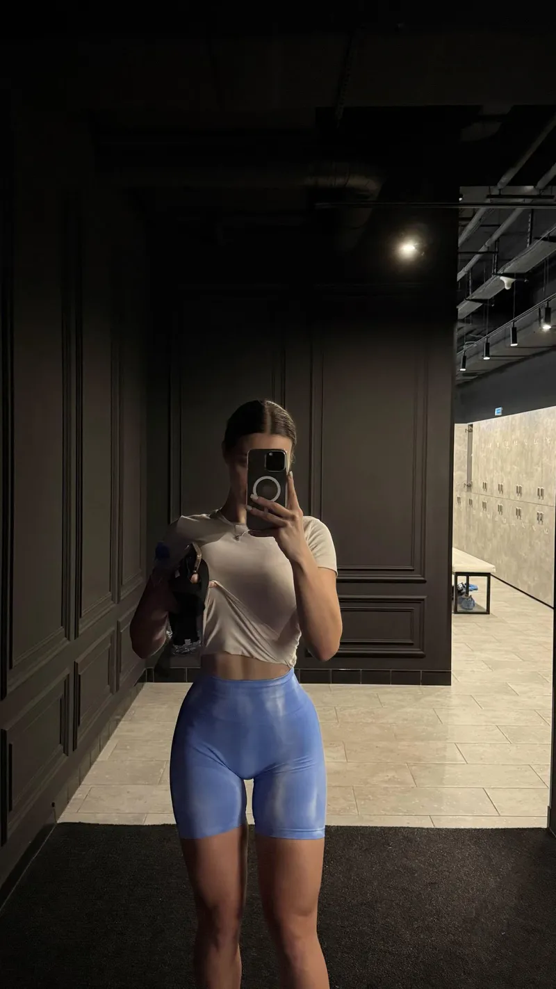 Thumbnail Mikylustof's Stripped-Down Honesty: No Filters, Just Results