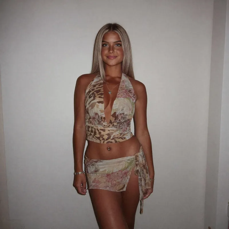 Thumbnail Candryne's Adorable and Stylish: Exploring Cute Crop Tops