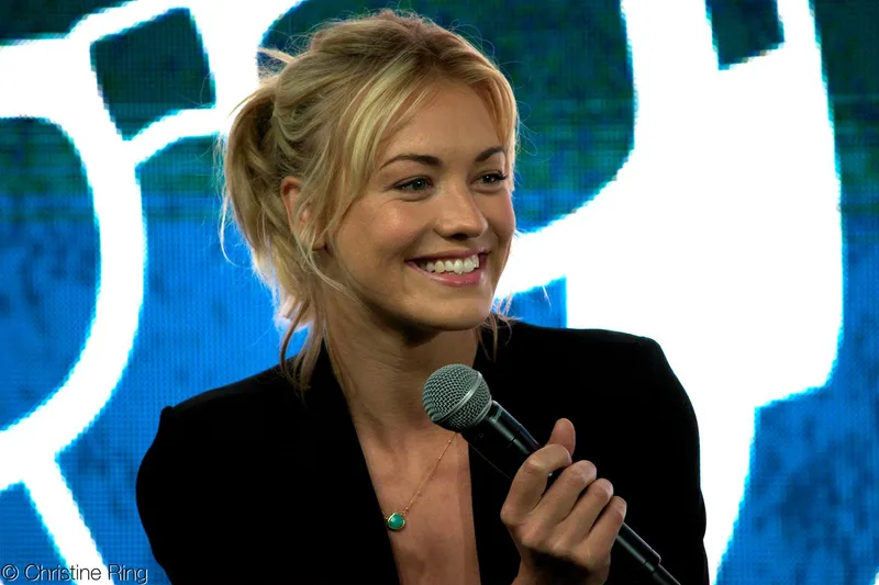 Thumbnail Yvonne Strahovski: Embracing Elegance and Style | ApprehensiveDot5379