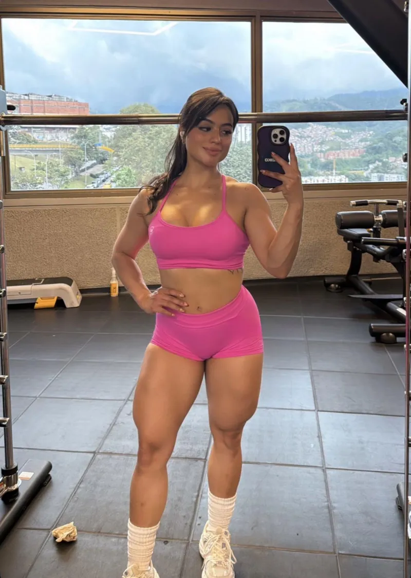 Thumbnail RedHopSnob's val acosta: Dive into the World of ThickFit