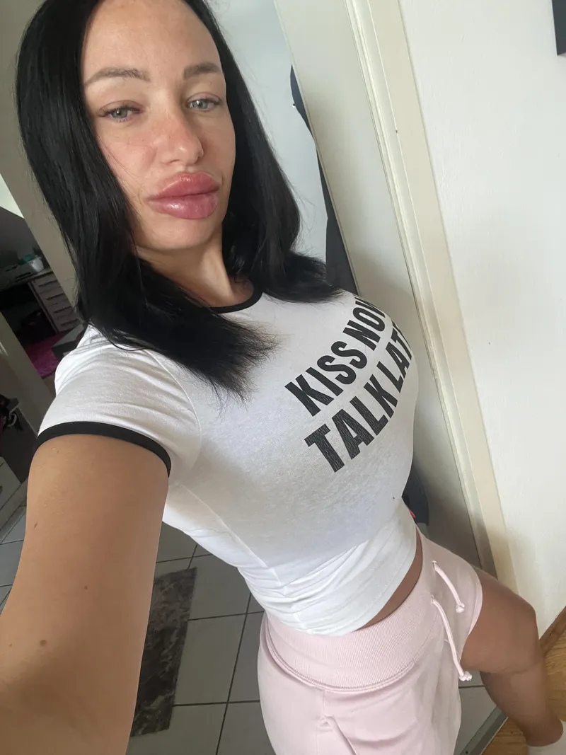 Thumbnail Guten Morgen mit bigboobs: A Bimbofetish Morning Treat by Doll_from_the_boss