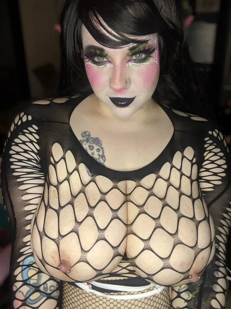Thumbnail Be a good boy for mommy and suck on these huge tits by Yourwitchygirl