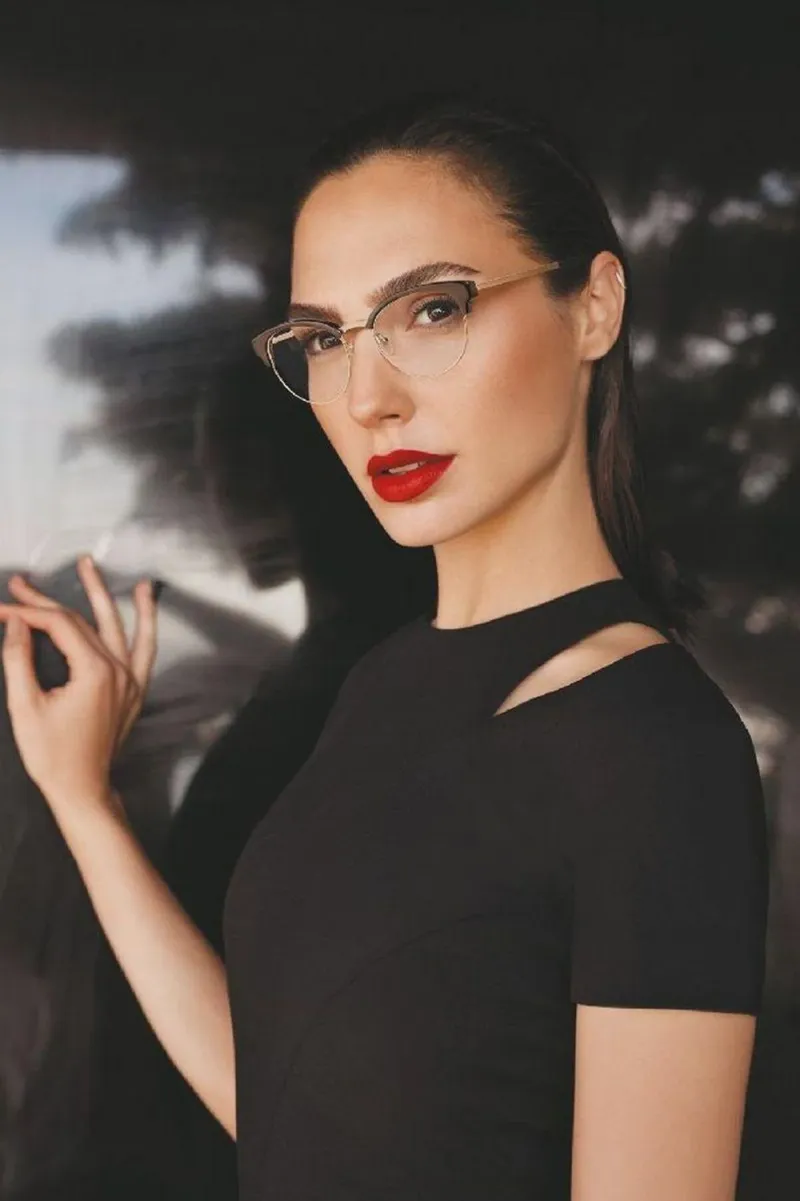Thumbnail JustAnEUGirl Appreciates the Beauty of Gal Gadot