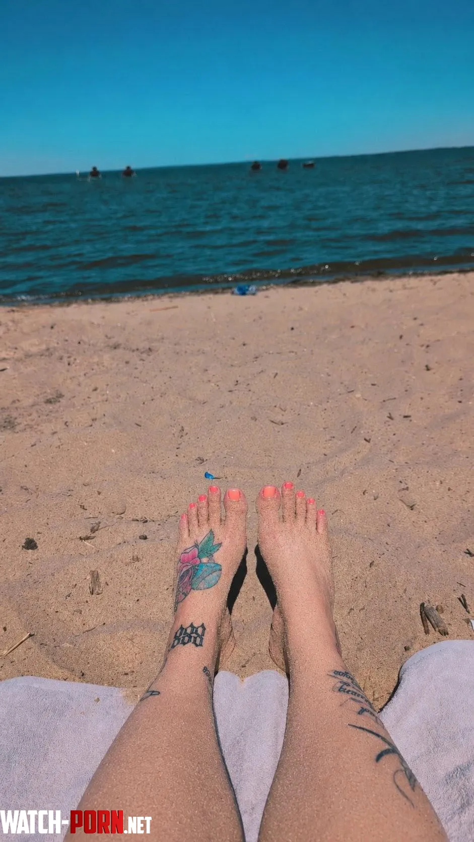 [OC] Do you like my sandy pink toes? 💓 by Patient-Passenger791