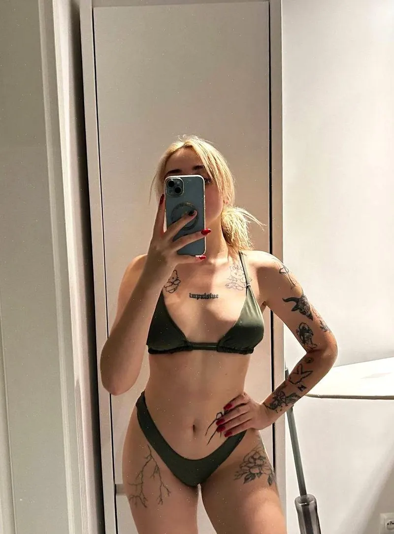 Thumbnail You Can Stare, I Don't Mind by Ser_Thorn: SexyButNotPorn