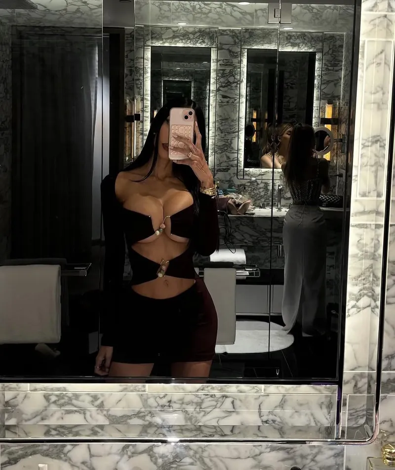 Thumbnail Dress to Impress: Flaunting a New Look - W1ndwardFormation