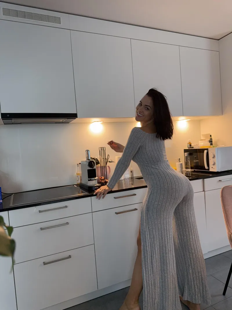 Thumbnail Confidence Shines in Every Curve of a Tight Dress