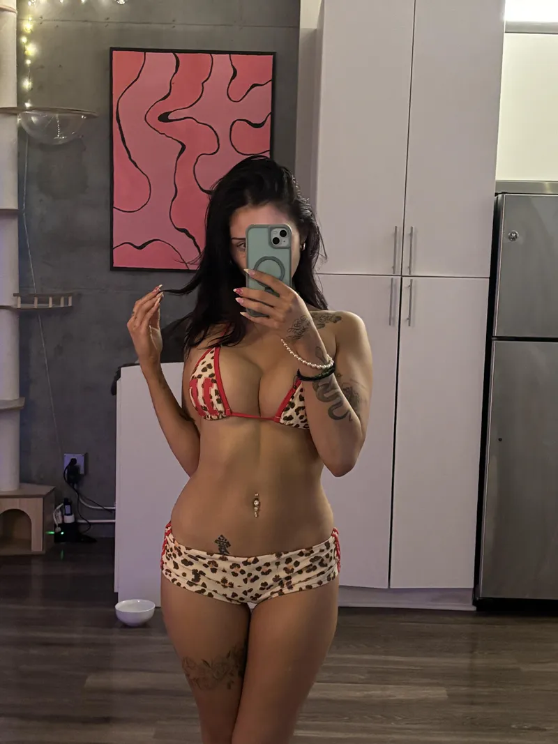 Thumbnail 'What Do You Think?' - _torialorraine's Intriguing BikiniBodies Question