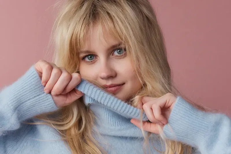 Thumbnail KG101411 Showcases the Captivating Angourie Rice