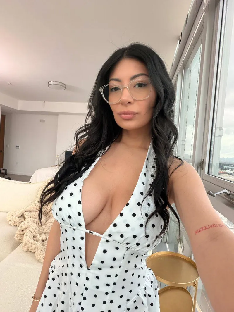 Thumbnail Cami Strella: A Spotlight on Exquisite Classy Pornstars