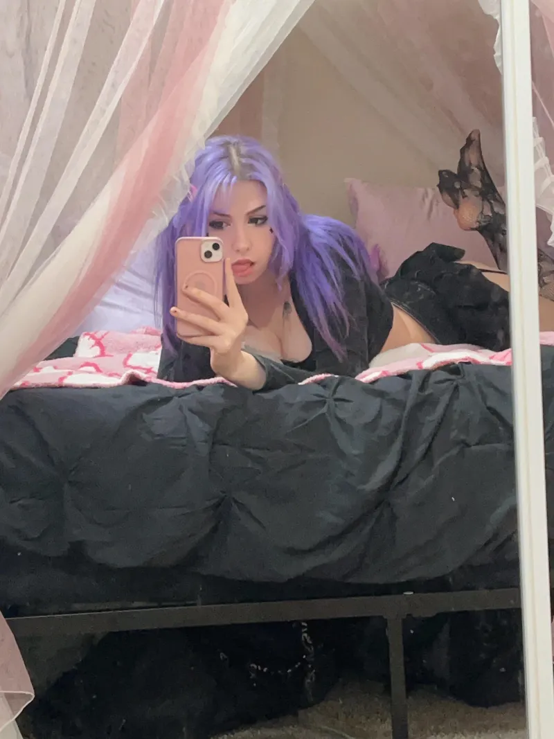 Thumbnail Sweet Yet Manipulative: 2cutelilith Captivates GirlswithNeonHair