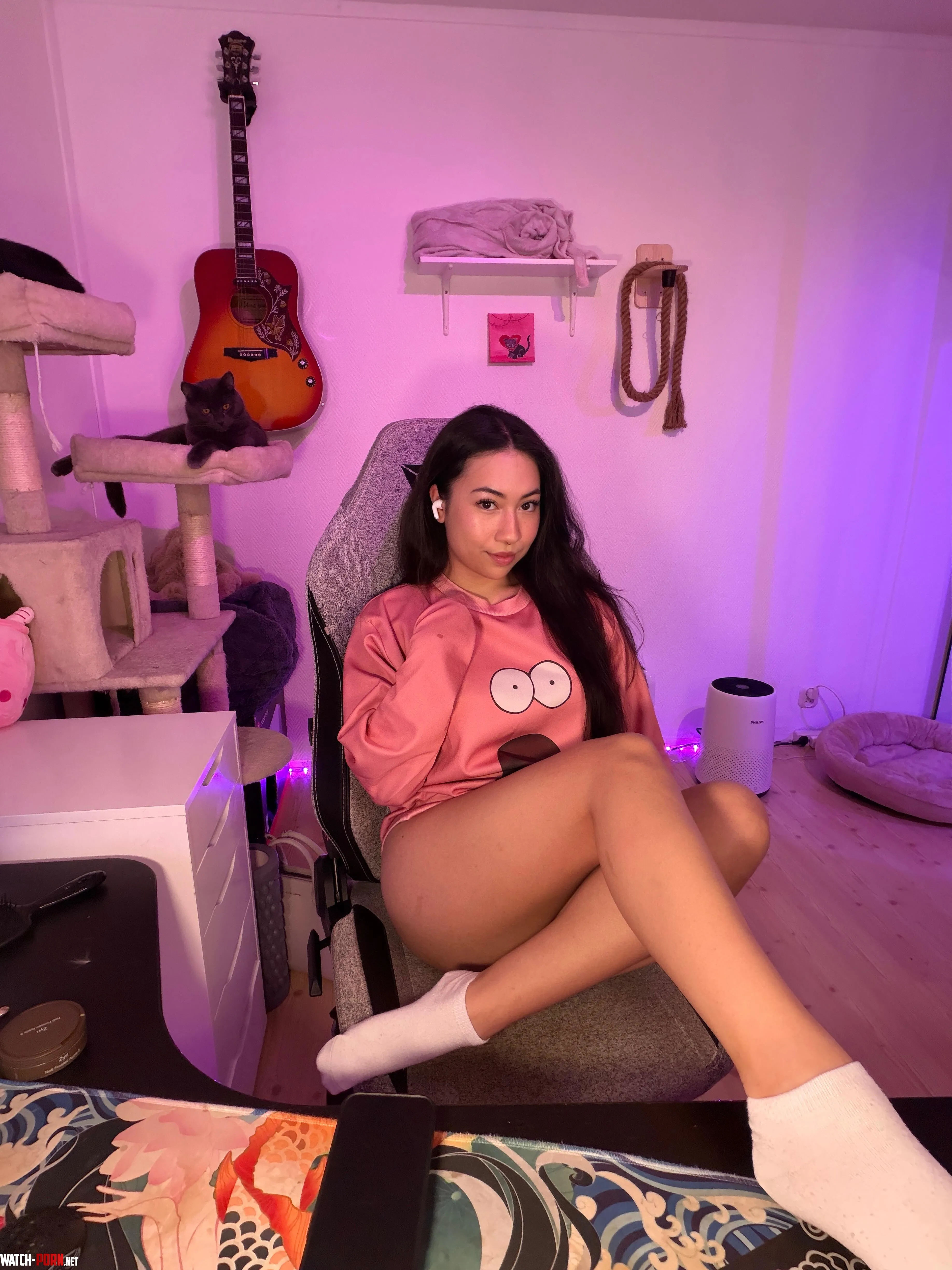 legs that own the scene by peachyvibessss
