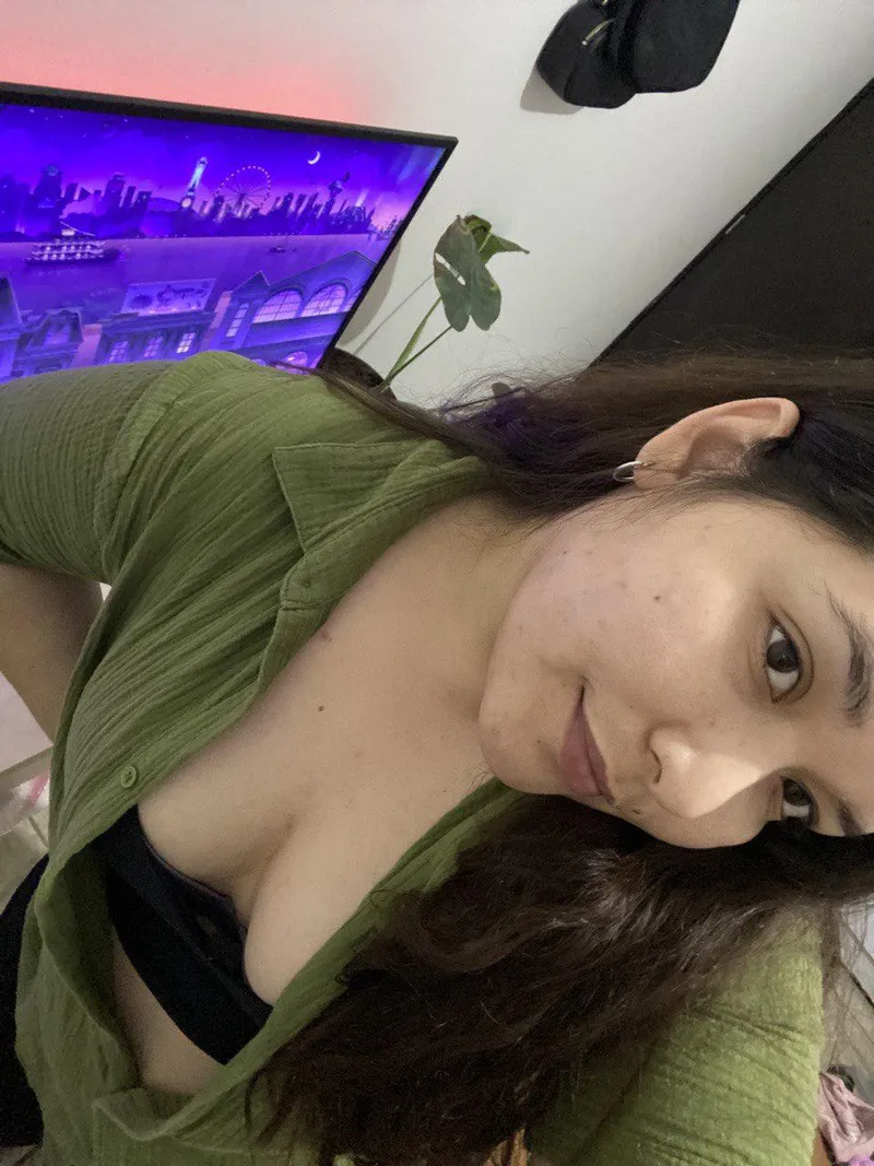 Thumbnail AriPeachCake011: Revealing More Than Just Eyes in Downblouse