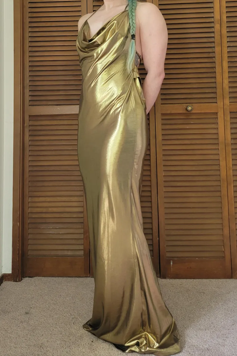 Thumbnail KinkyContortionist Shines Bright in a Star-like Dress