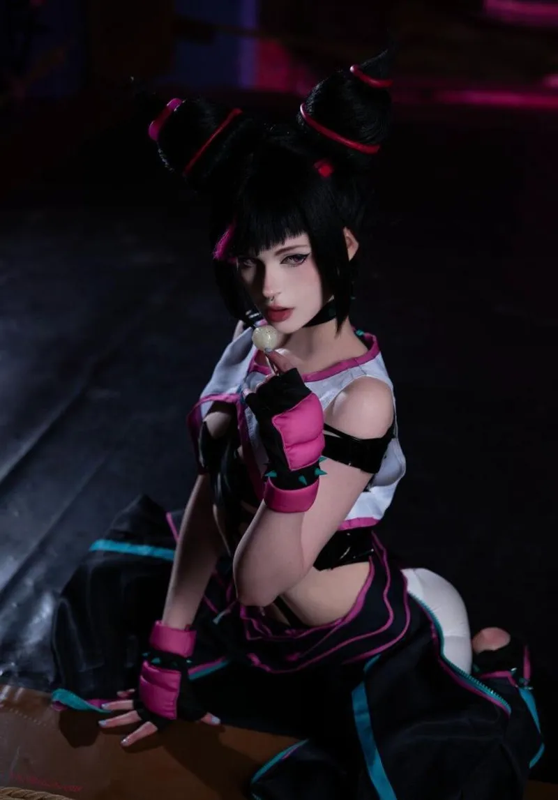 Thumbnail Juri Han Cosplay Radiance by Ellie_Grau
