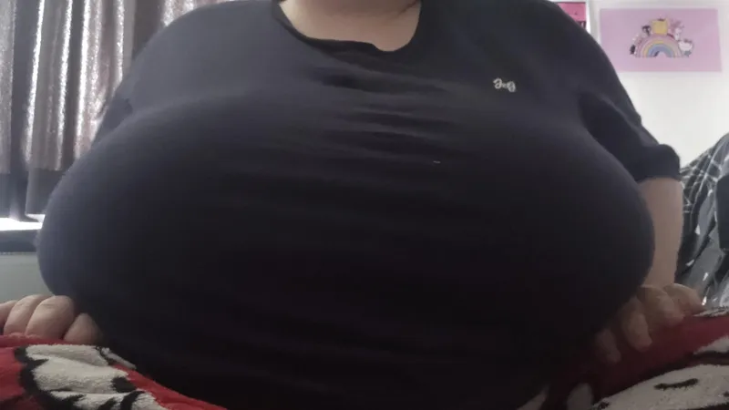 Thumbnail Hollow_Insanity Destroys Boundaries in Latest Shirt Post | biggerthanherhead