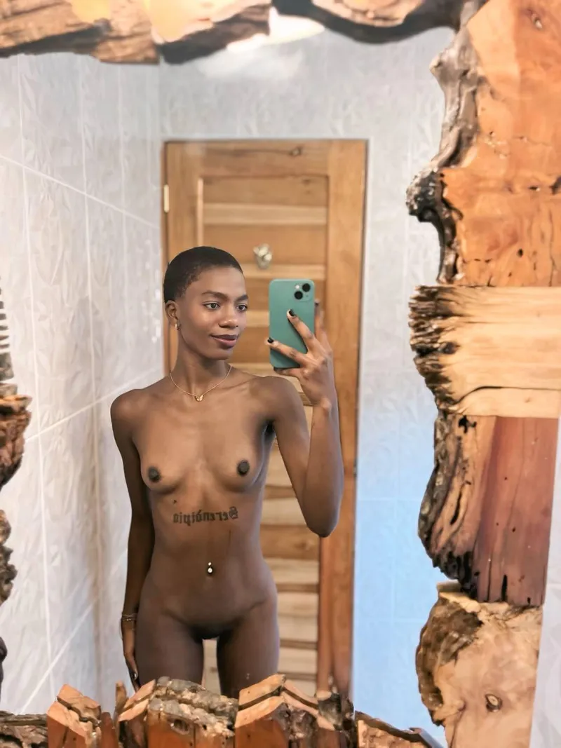 Thumbnail Hot_Nude_Whisper's Lovely Body Selfie - Mirror Attention