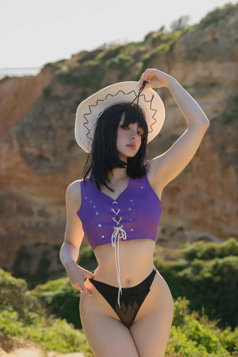 Thumbnail Transform into Nico Robin: Stunning Cosplay by Hioshicos