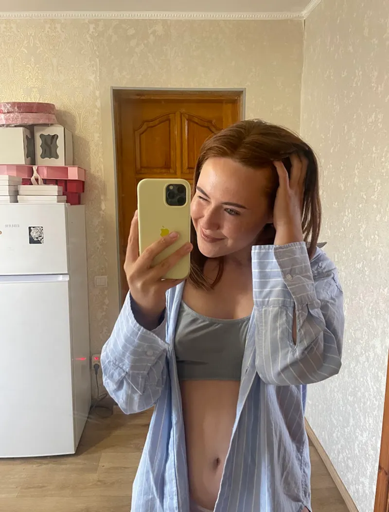 Thumbnail Discover the Favorite Crop Top: Insights from GlitteringSink8590