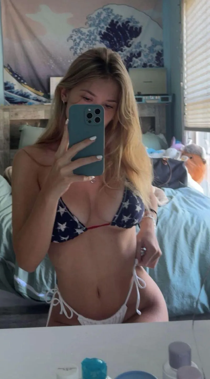 Thumbnail Bikini Bliss: Unveiling smoakinghot's Secrets