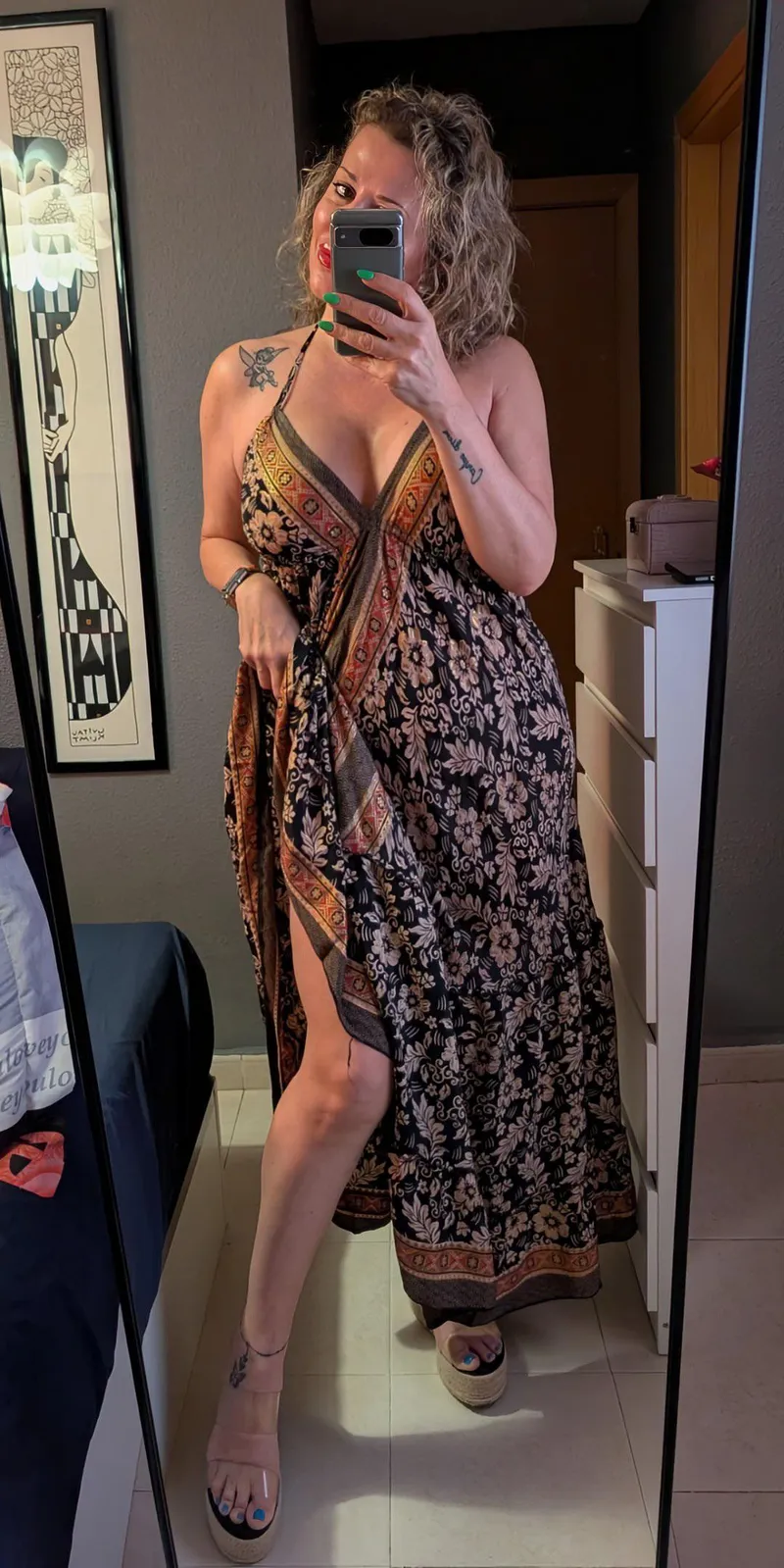 Thumbnail Explore the Allure of a 51-Year-Old Milf with misslauratoes
