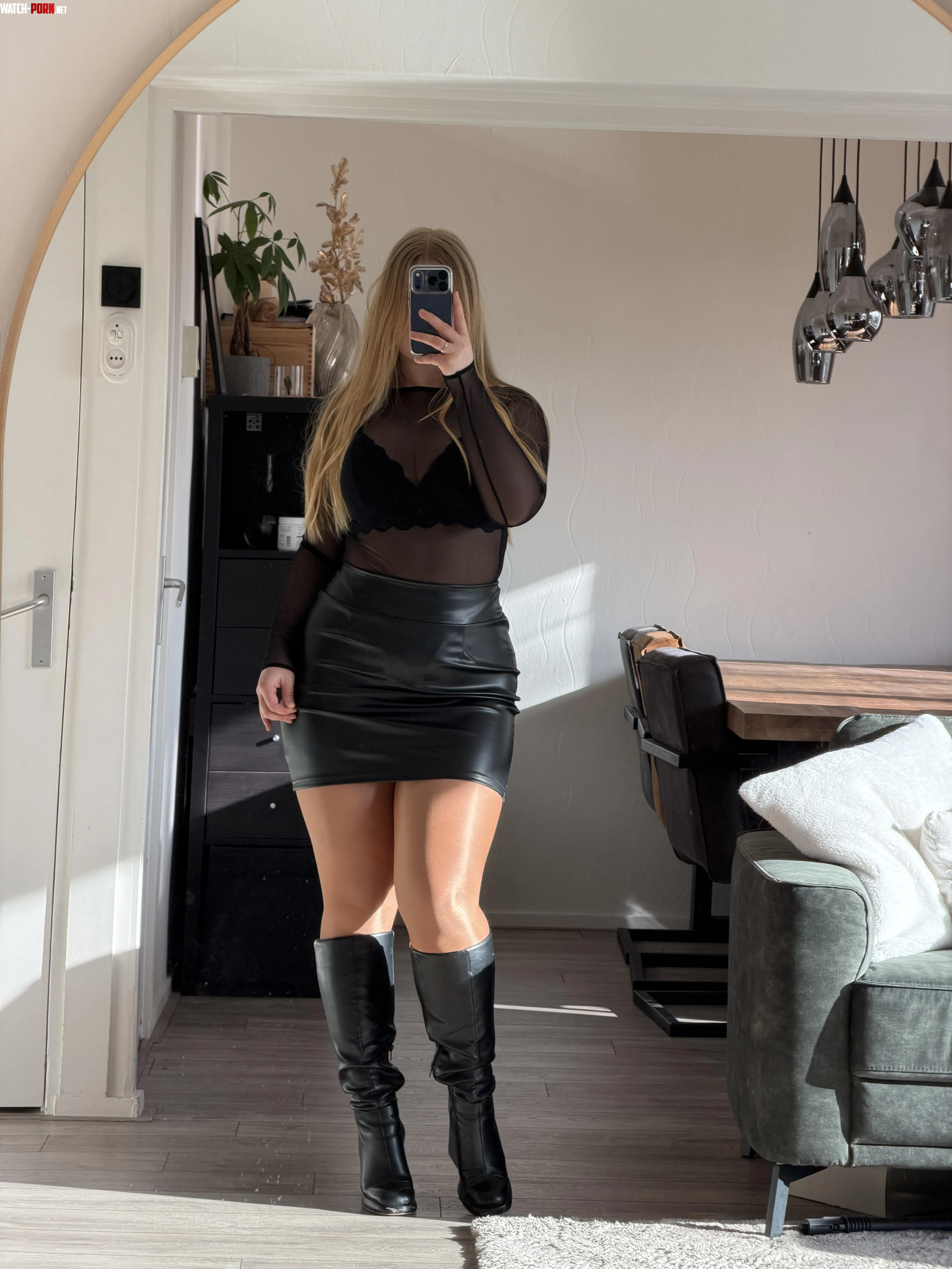 Do you like my leather outfit?🖤 by xisabelcortezx