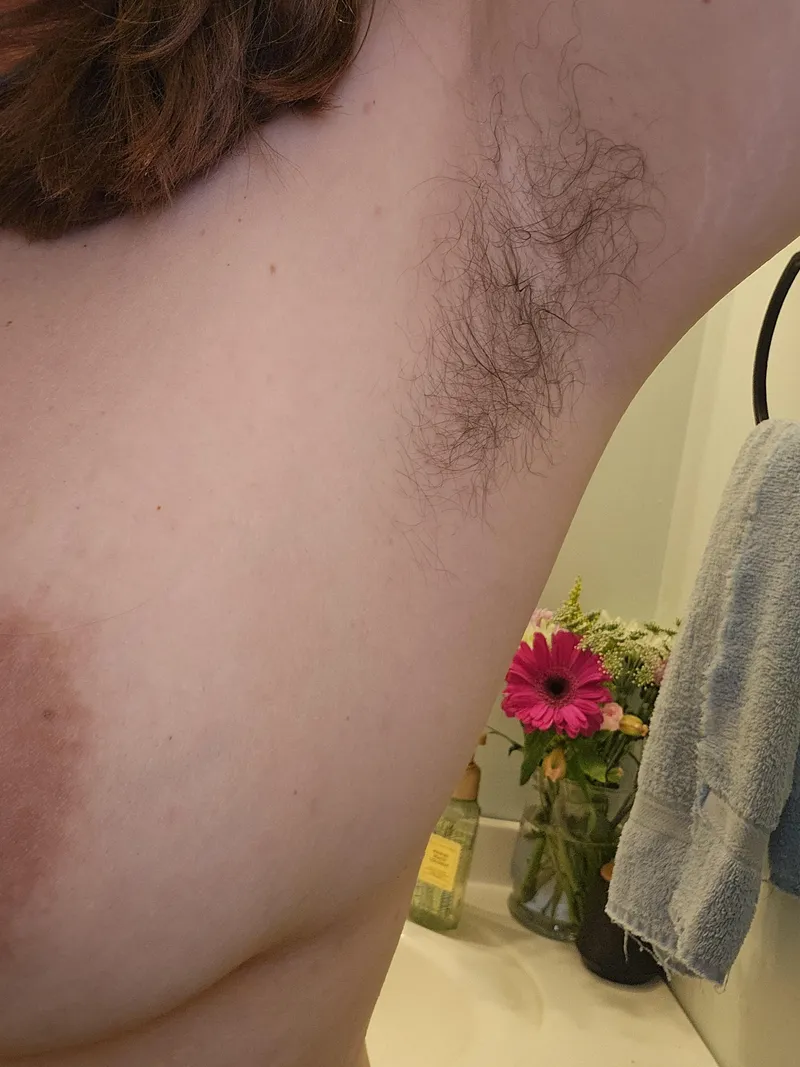 Thumbnail SweetSuprise85's Radiance: Embracing HairyArmpits Bliss