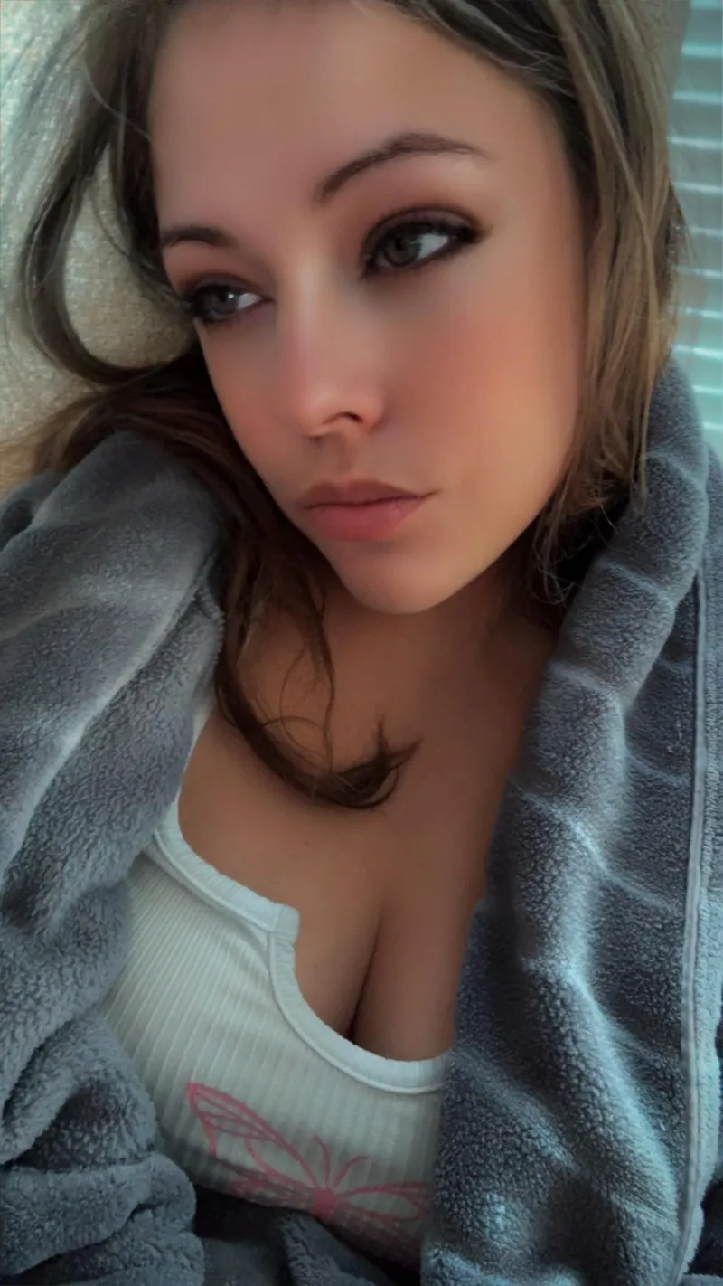 Thumbnail OneCosmicAura's Love Message Revealed in Cleavage