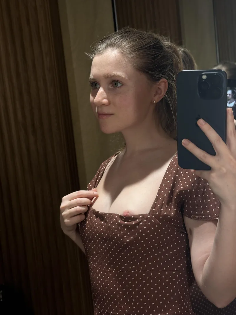 Thumbnail No-Look Selfie: A Valuable-Dinner8306 Moment
