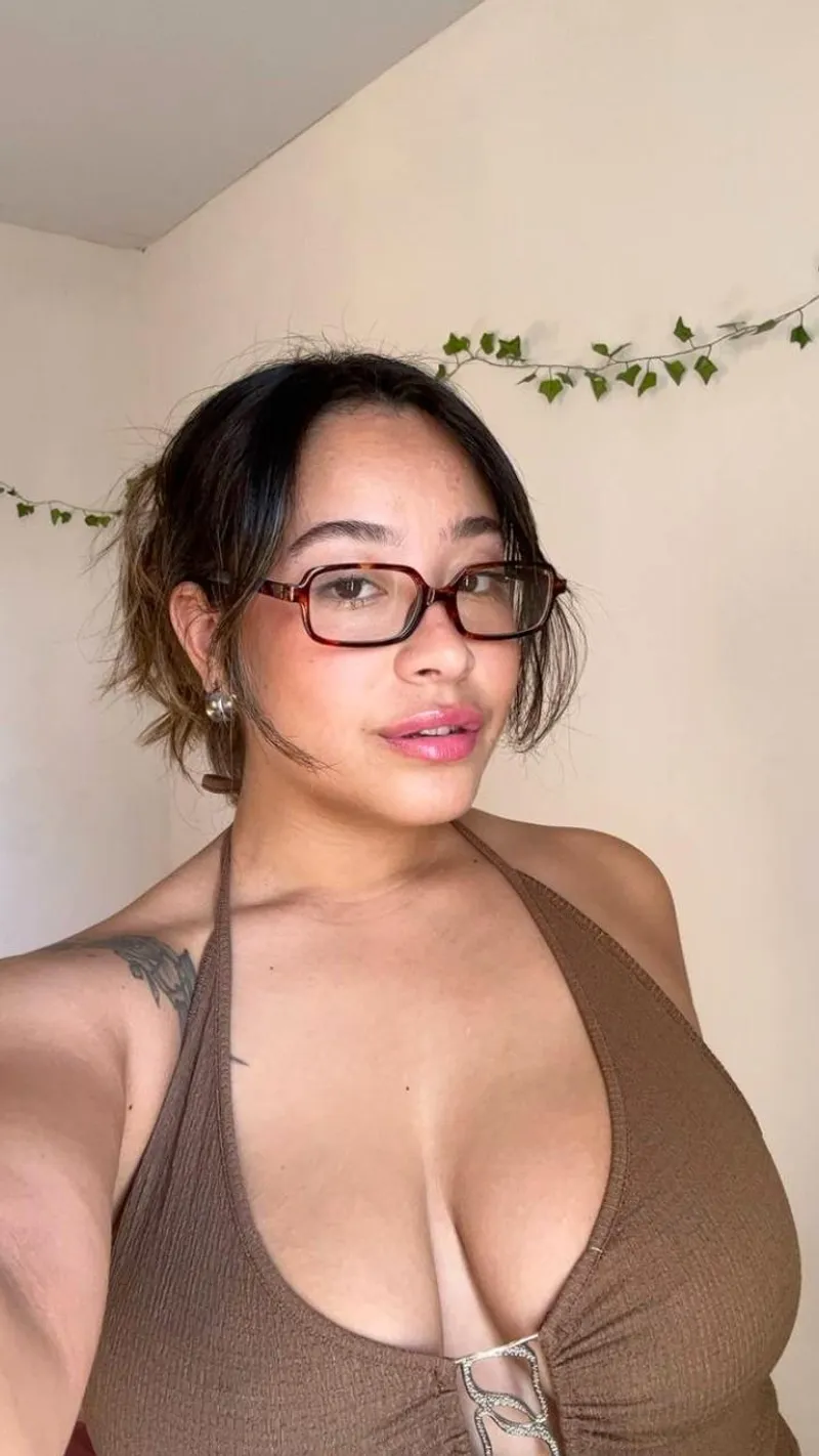 Thumbnail SuspiciousSweetiee's Classy Look with Glasses