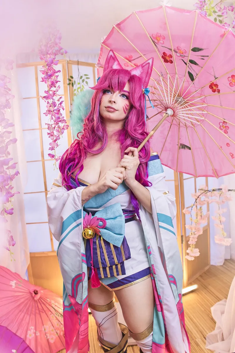 Thumbnail Ahri [League of Legends] by DeewBubbles: Impressive Cosplay by DeewBubbles