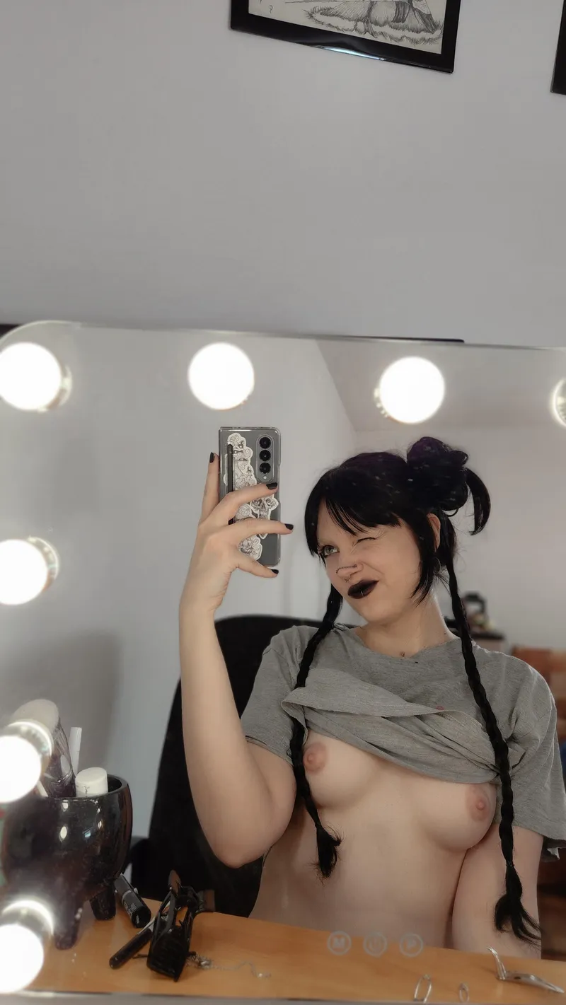 Thumbnail Mirror Musings: Miniature_Girlfriend Presents a Reflection