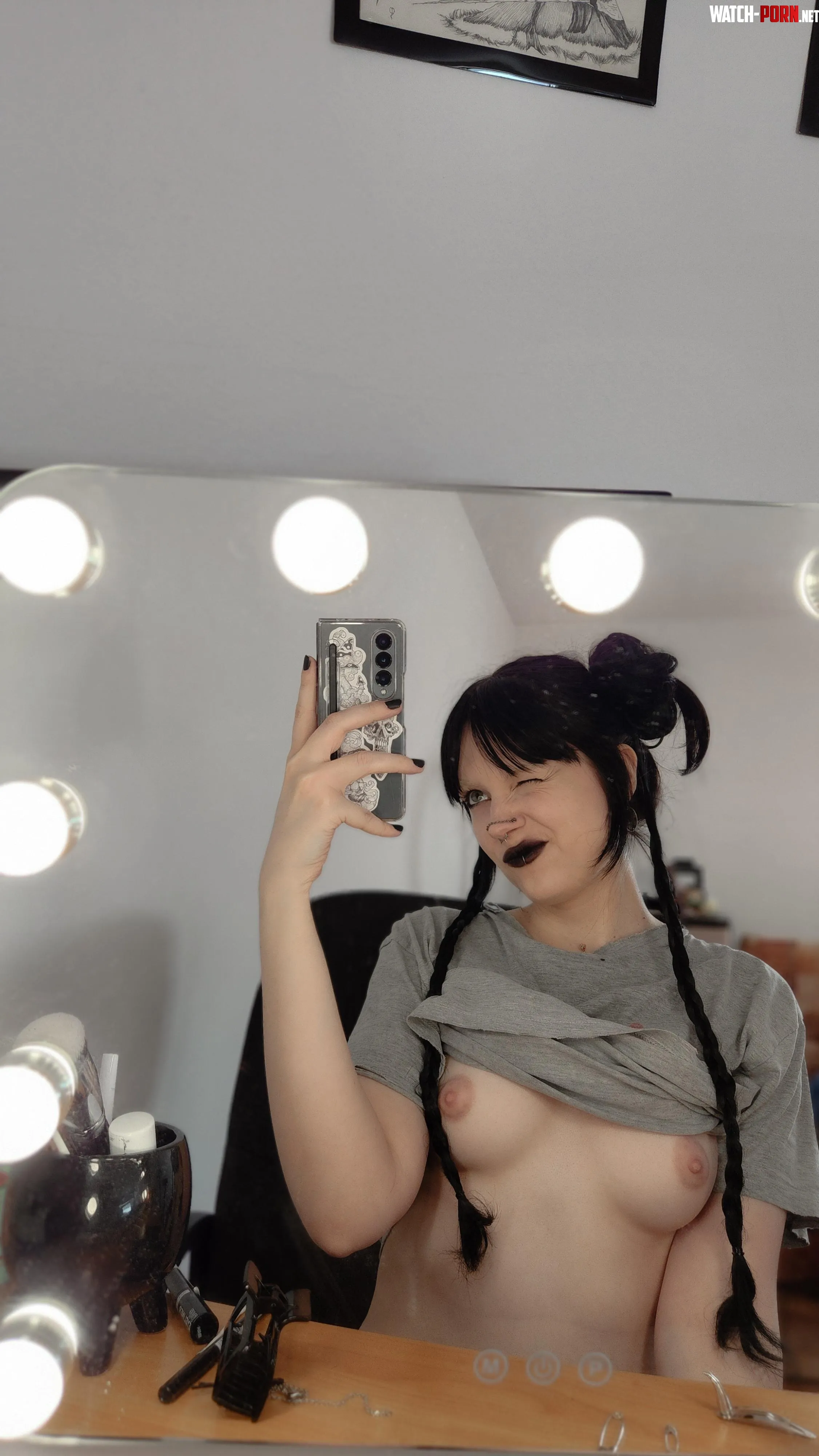 Mirror mirror on the wall by Miniature_Girlfriend