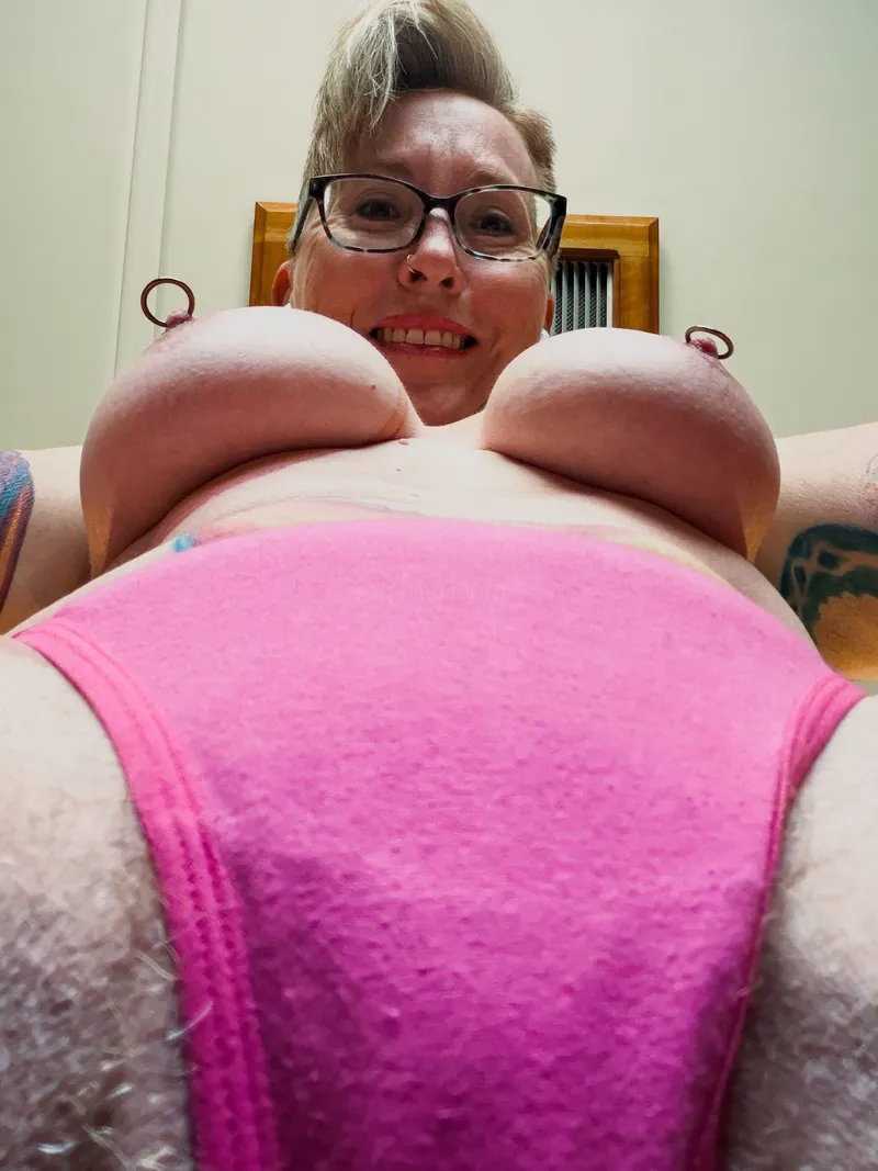 Thumbnail Mertenta's Captivating View: Enjoying the Morning Sunshine with a Mature Milf