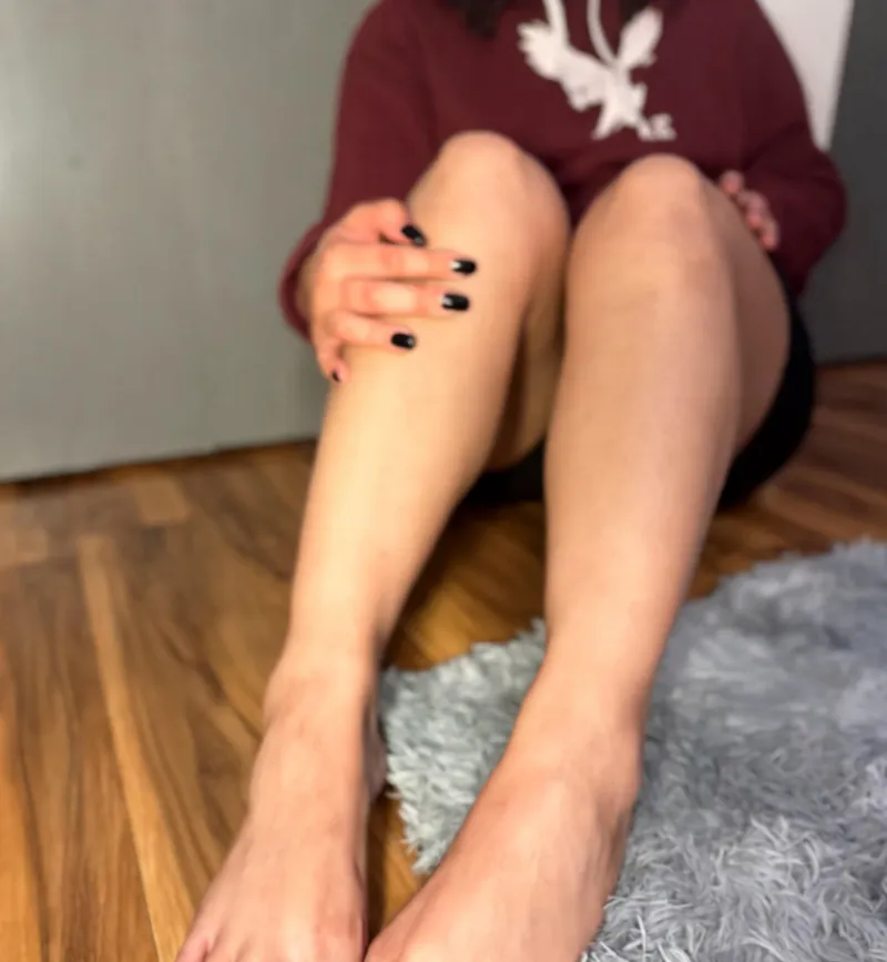 Thumbnail Focus on Elegance: The Allure of Long Legs | Littlepiggies718