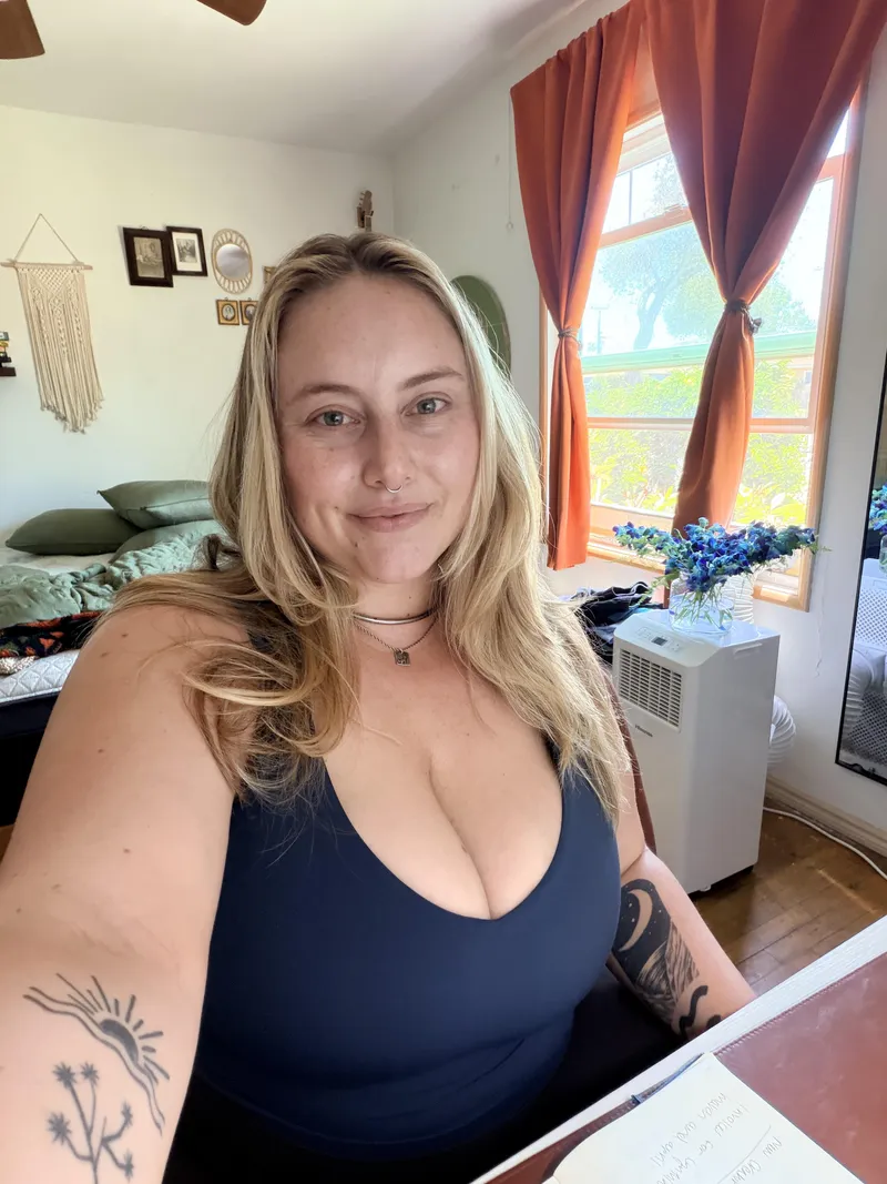 Thumbnail stacked Sage Soaks Up Sun in an Alluring Cleavage Shot