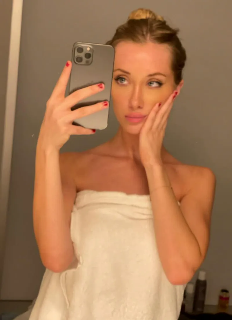 Thumbnail Fresh Out of the Shower: MirrorSelfie Look by velvet_vixen24