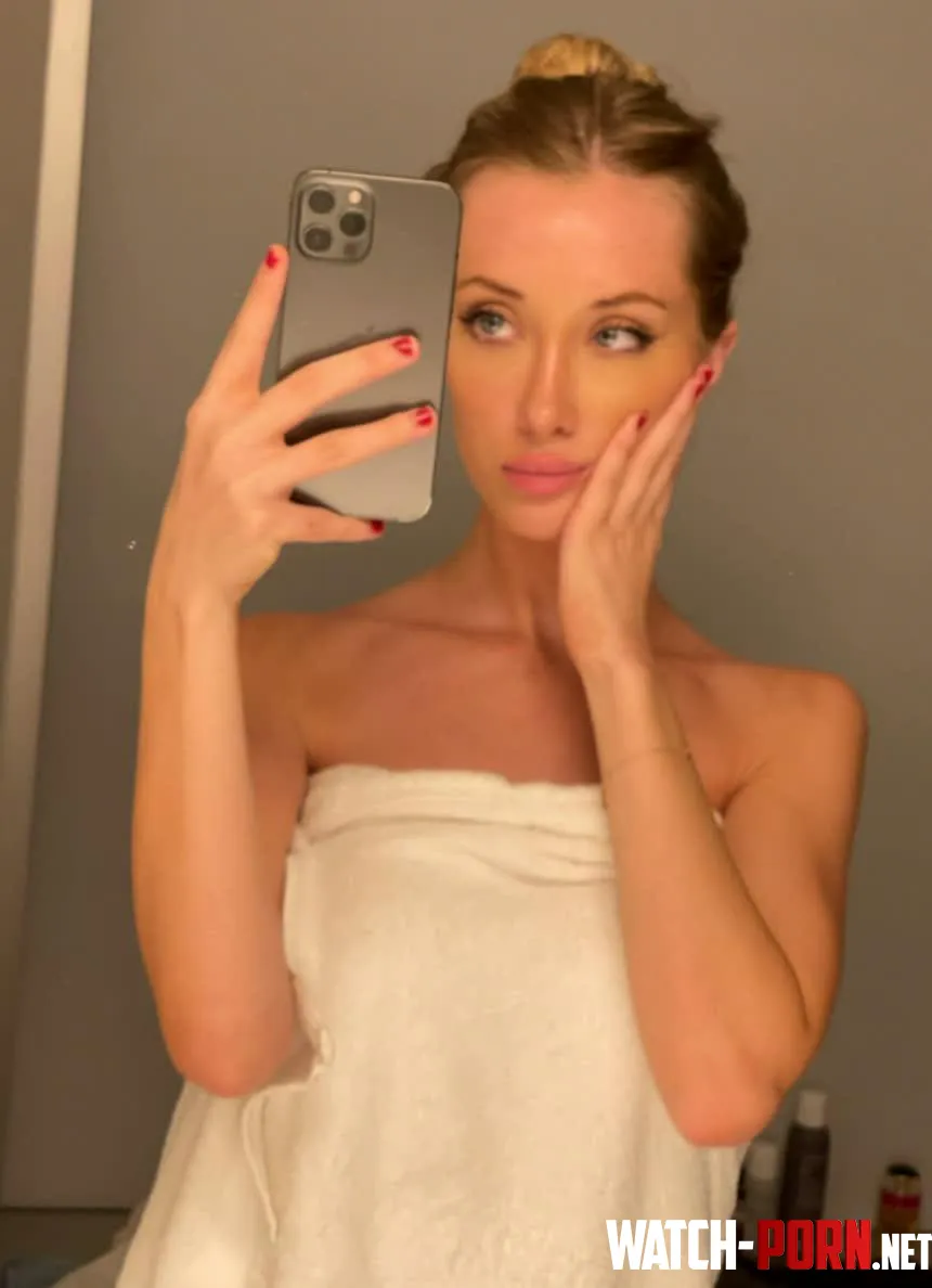 Just got out of the shower, do I look clean? by velvet_vixen24
