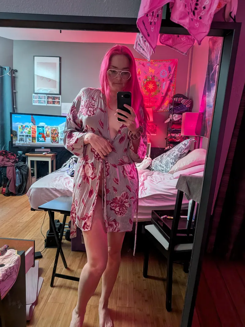 Thumbnail jennifergwenXOXO's Cam Preparation Excitement - GirlswithNeonHair Anticipation