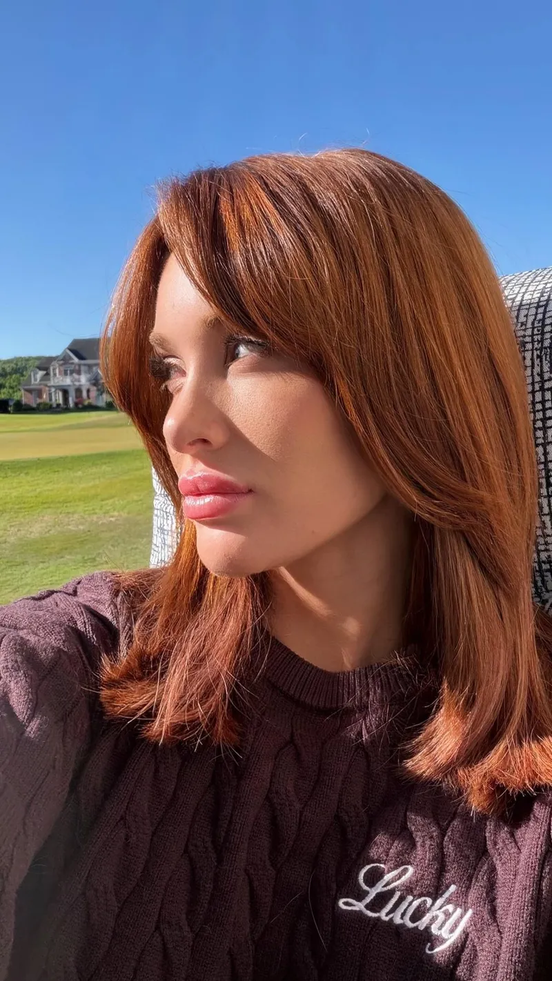 Thumbnail BinkyStalls Profiles the Stunning Redheaded Goddess Sarah Gibson