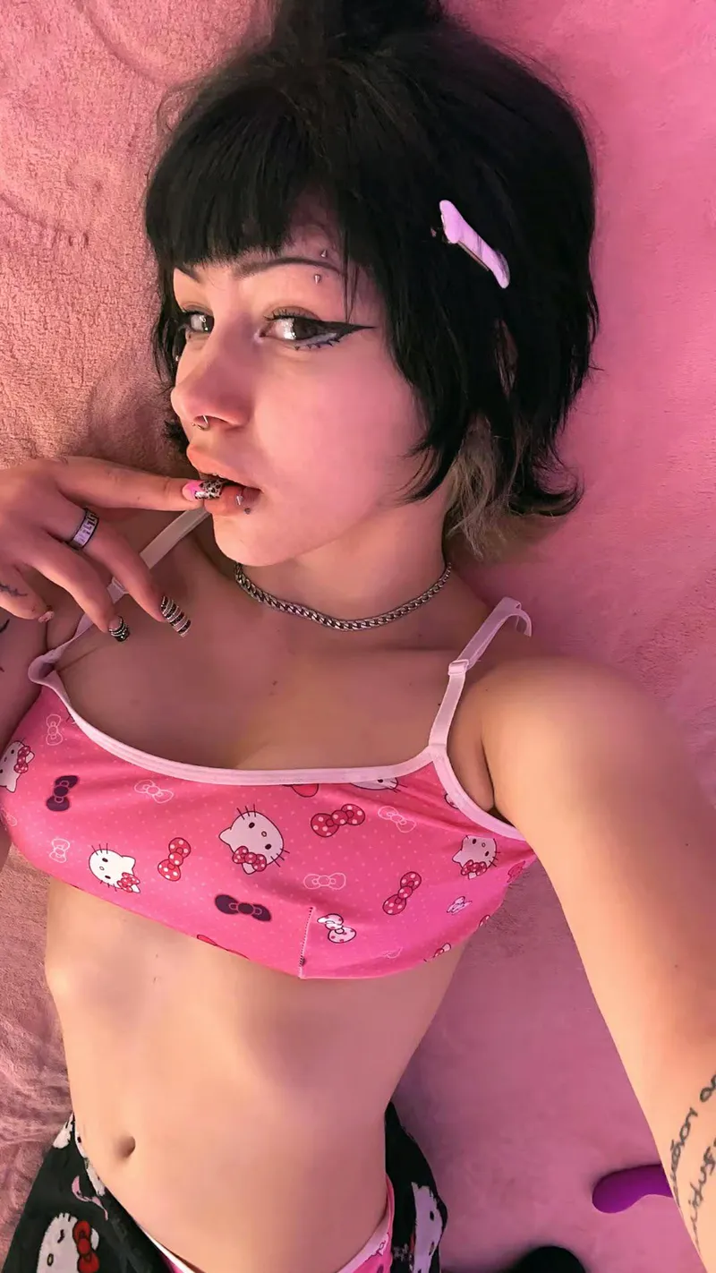 Thumbnail Peek into BelleVibessy's OnlyFanschicks Realm with 'Hi there'