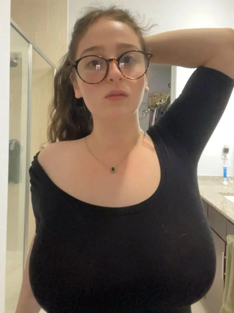 Thumbnail Capturing the Beauty of a Busty Jewish Girl | Author: Ok_Blackberry_5331 | 2busty2hide