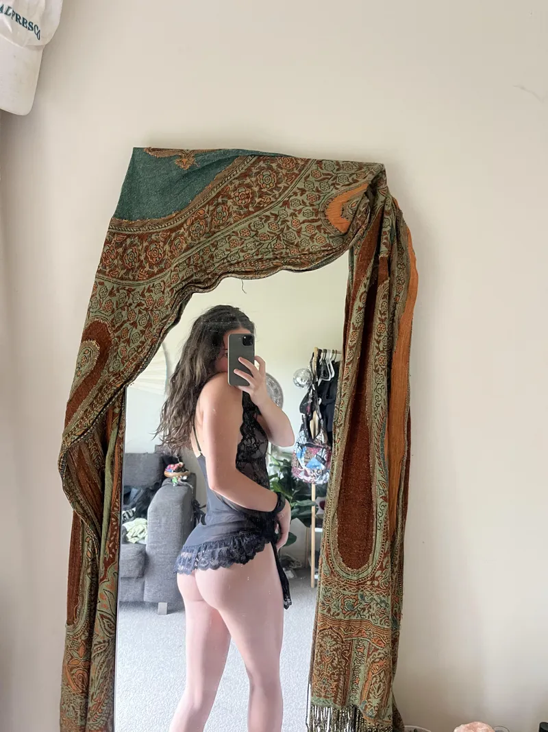 Thumbnail Tight Dress, Tighter Curves: A Captivating Combination