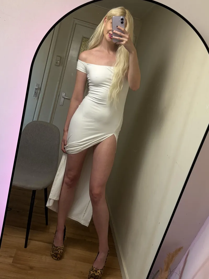 Thumbnail Leggy Blonde Beauty: A Visual Treat by LanaPeaches__ in legs