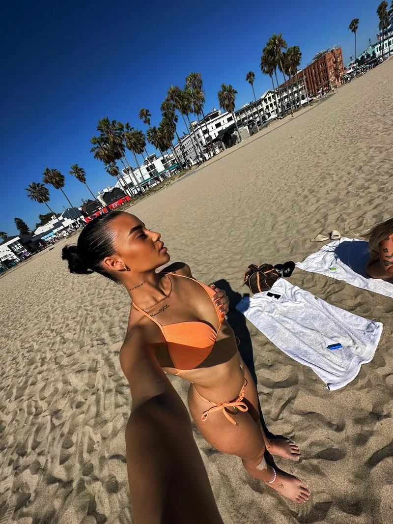 Thumbnail v1ctoriabellucc1: Summer Vibes in a Perfect Bikini