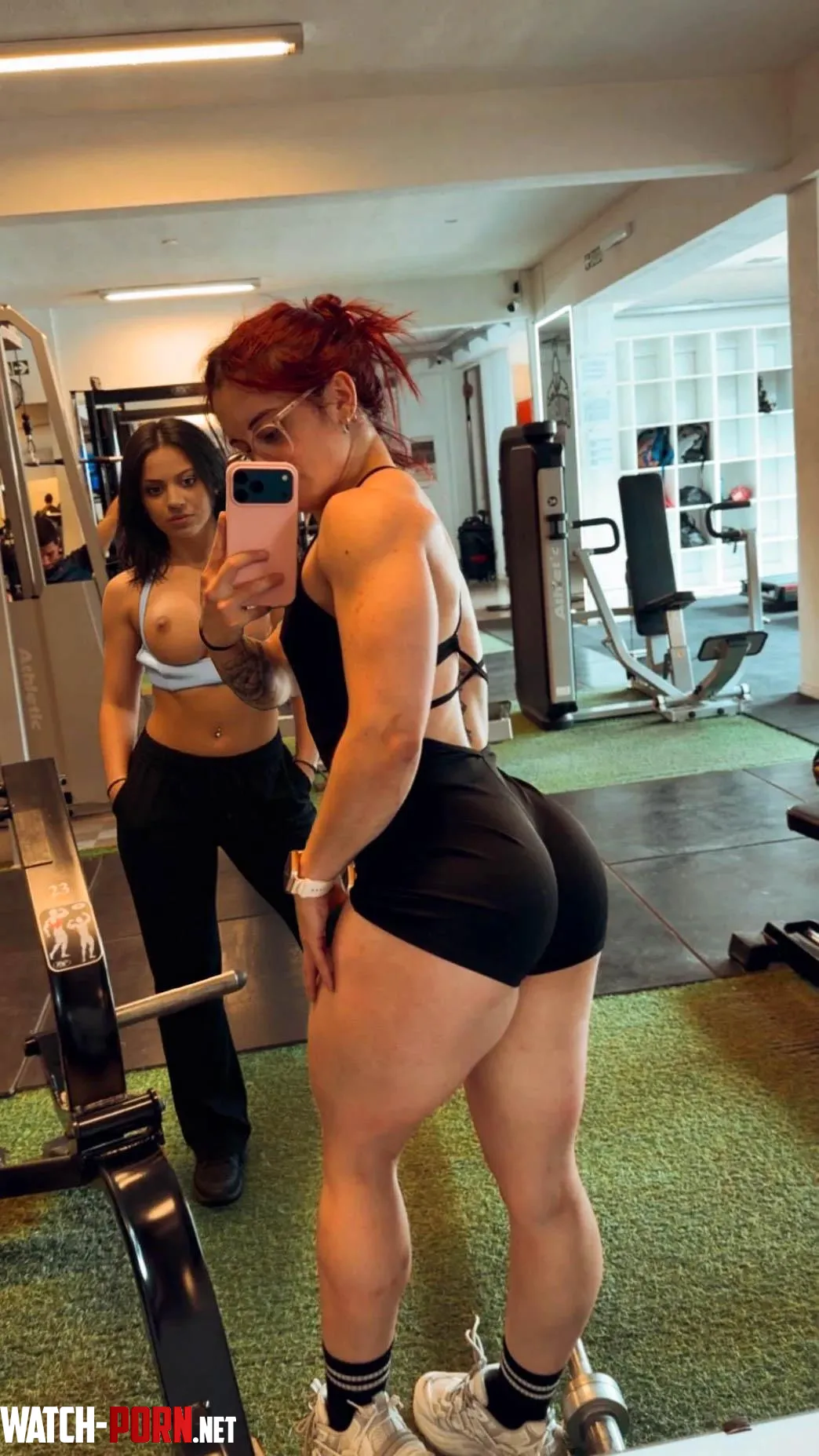 Gym baddies need dicks, wanna cum? by chezypretty