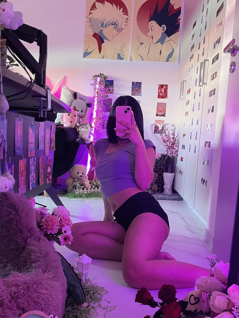 Thumbnail fleuryybliss's Plea: Attention Needed for Dripping Wet Pussy