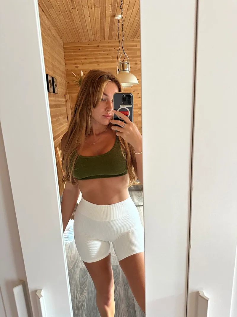 Thumbnail Tight_shorts: PumpkinAino rocks white shorts with boldness